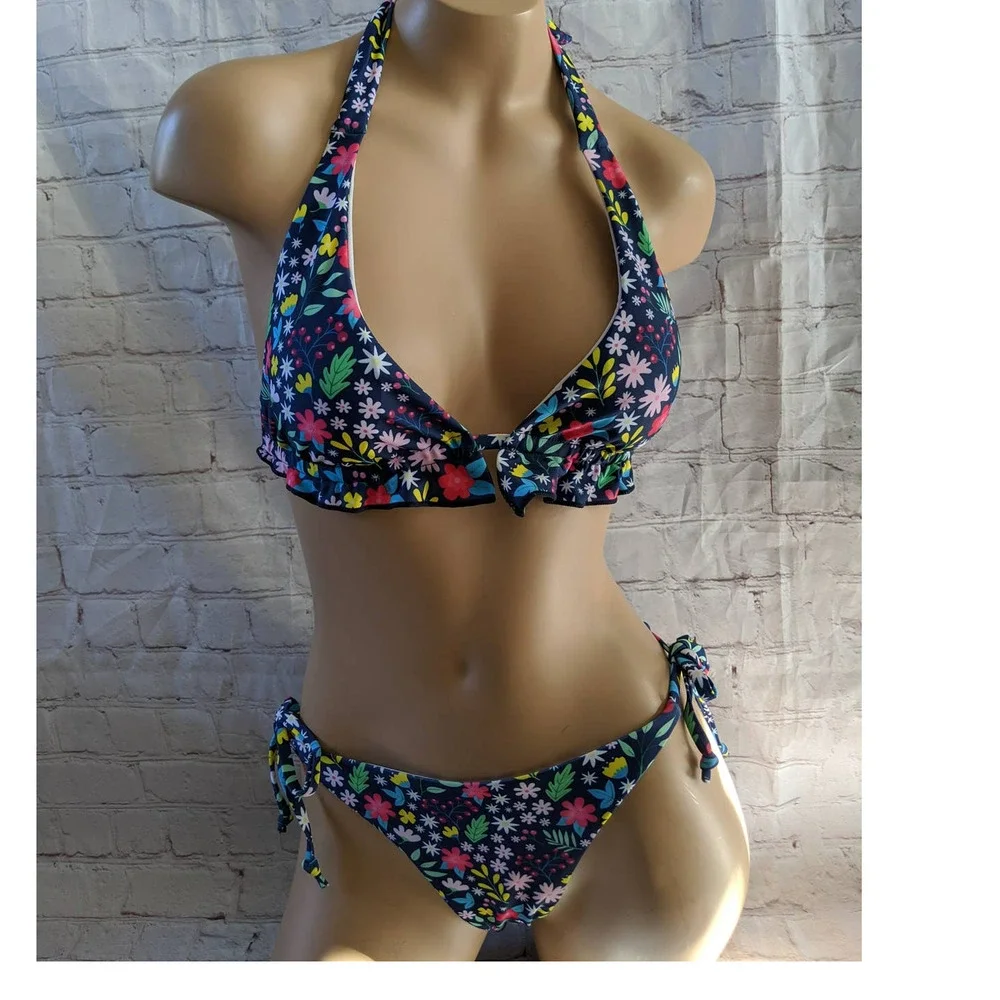 Super cute‎ floral side tie swimsuit NWT
